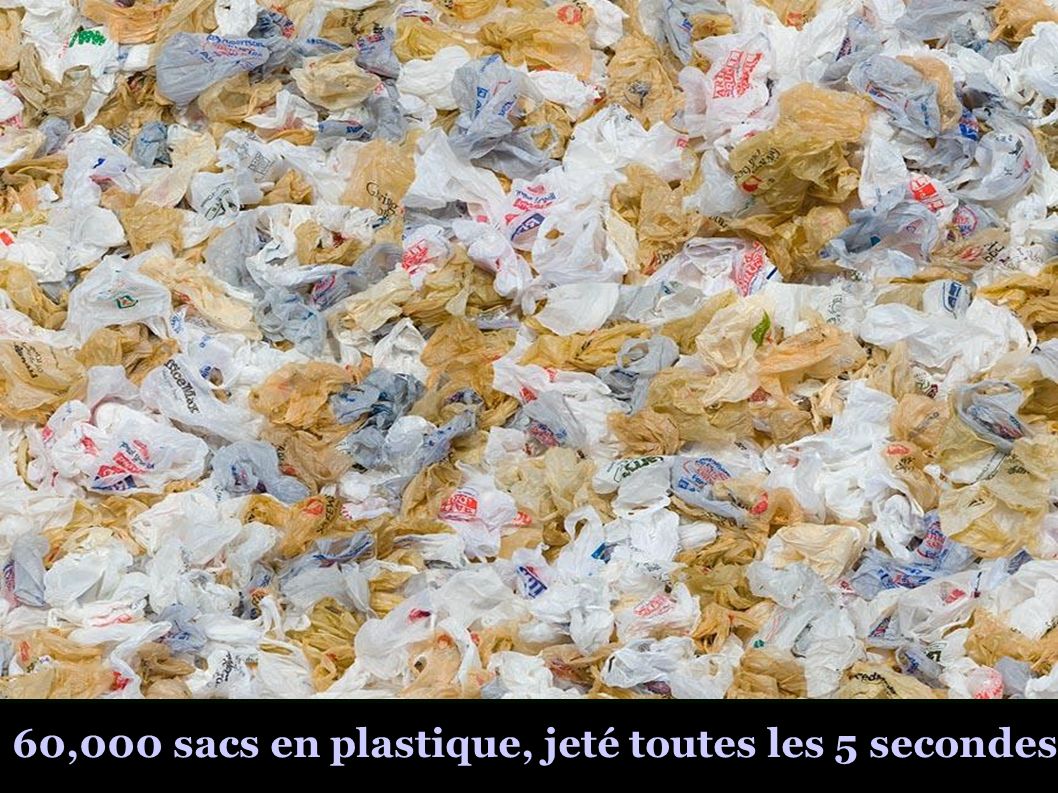 60,000 sacs en plastique, jeté toutes les 5 secondes.