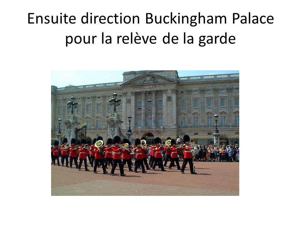 Ensuite direction Buckingham Palace pour la relève de la garde