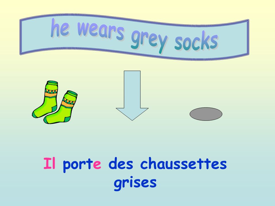 Il porte des chaussettes grises