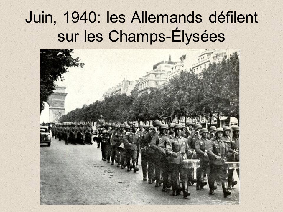 Juin, 1940: les Allemands défilent sur les Champs-Élysées