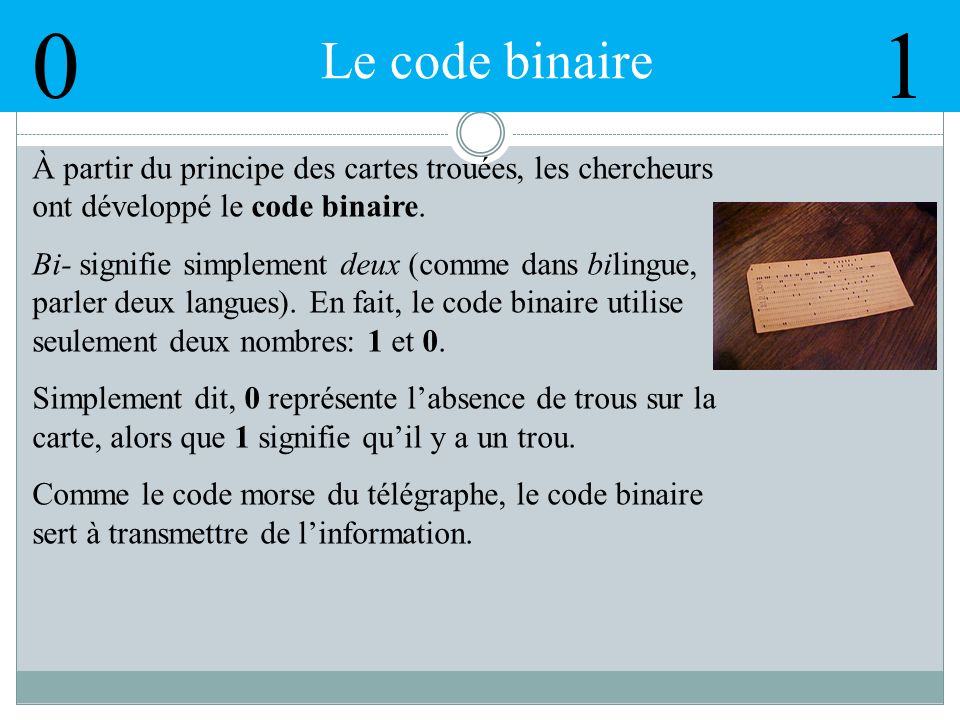 Le code binaire 01 À partir du principe des cartes trouées, les chercheurs ont développé le code binaire.