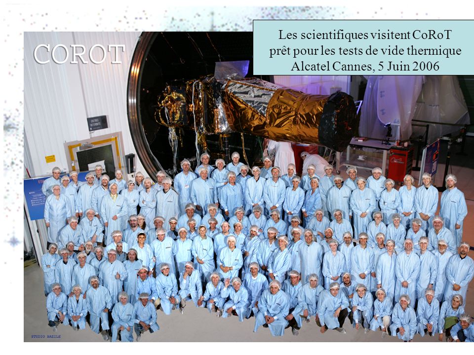 8 Les scientifiques visitent CoRoT prêt pour les tests de vide thermique Alcatel Cannes, 5 Juin 2006