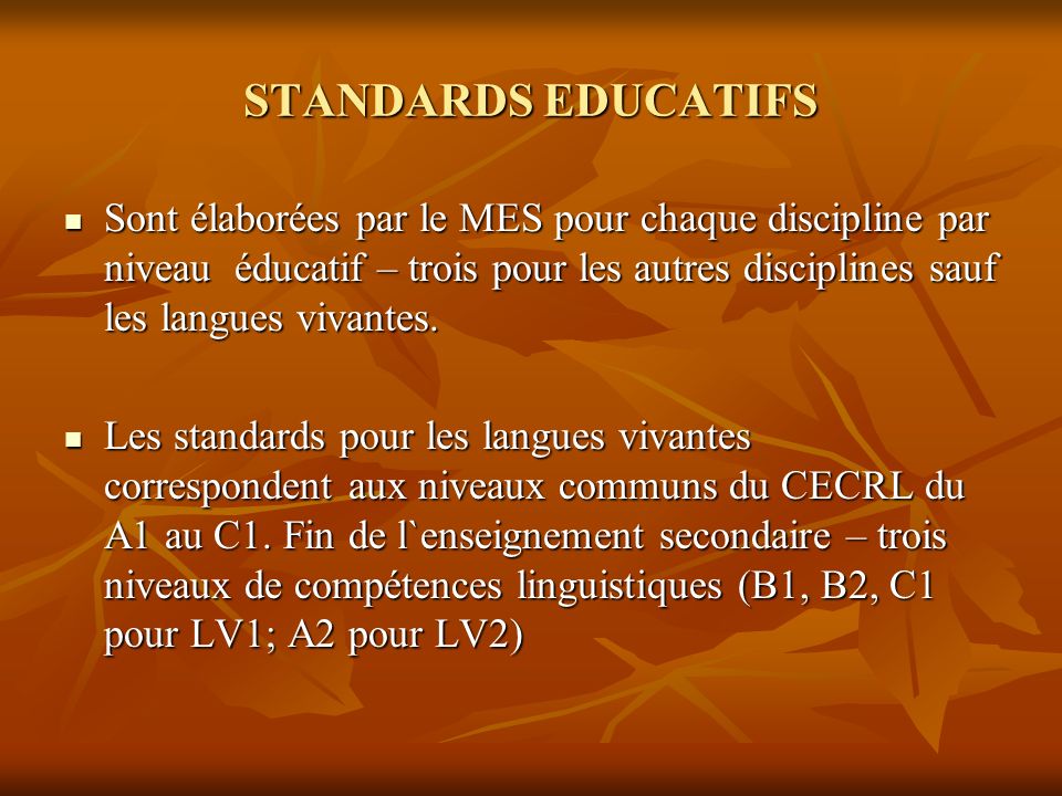 STANDARDS EDUCATIFS Sont élaborées par le MES pour chaque discipline par niveau éducatif – trois pour les autres disciplines sauf les langues vivantes.