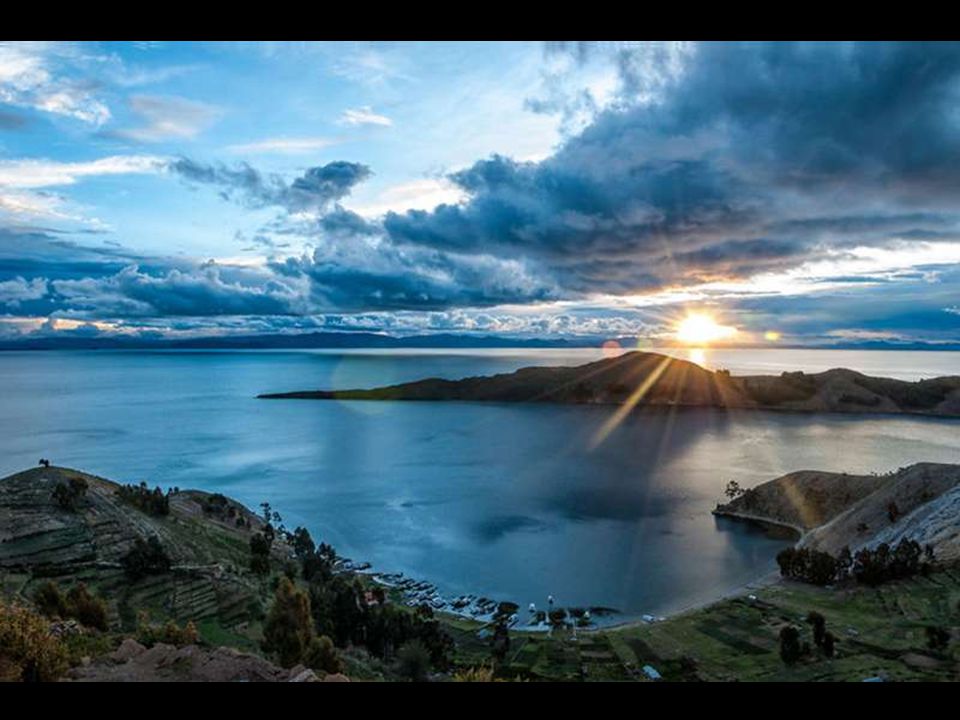 25 paysages absolument magnifiques qui vous donneront envie de vous aventurer en Bolivie Anthony Harrison est parti en quête d’aventure pendant 3 mois à travers les terres majestueuses de la Bolivie, pays reconnu pour la beauté de ses paysages sauvages, mais aussi pour sa culture unique.