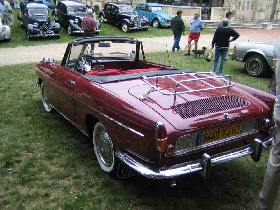 RENAULT Cabriolet « Caravelle » qui a succédé en 1962 à la « Floride » de 1958.
