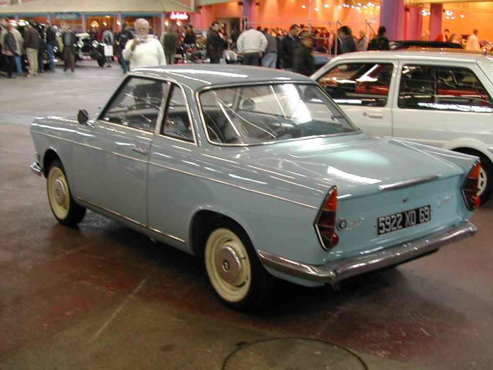 BMW « 700 ». Coupé allemand produit de 1959 à 1966 et dessiné par lItalien Michelotti.
