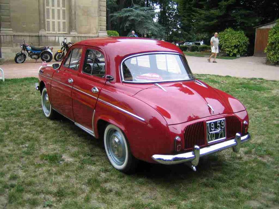 RENAULT « Dauphine » présentée en 1956 et produite jusquen 1967.