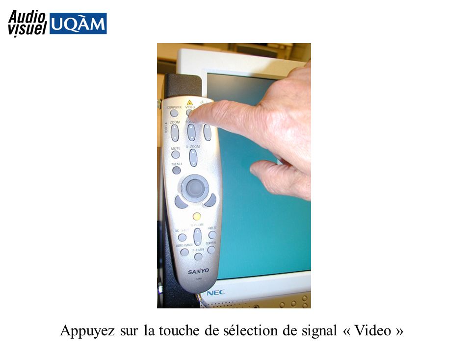 Appuyez sur la touche de sélection de signal « Video »