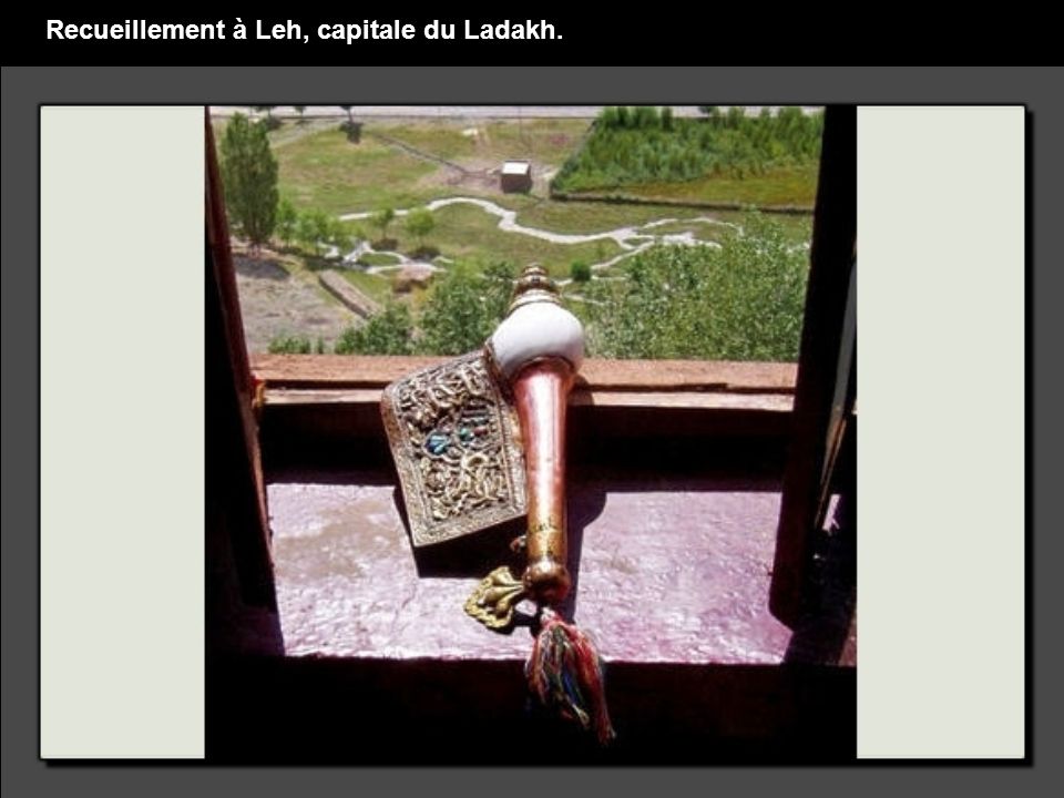 Recueillement à Leh, capitale du Ladakh.