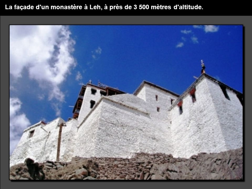 La façade d un monastère à Leh, à près de mètres d altitude.