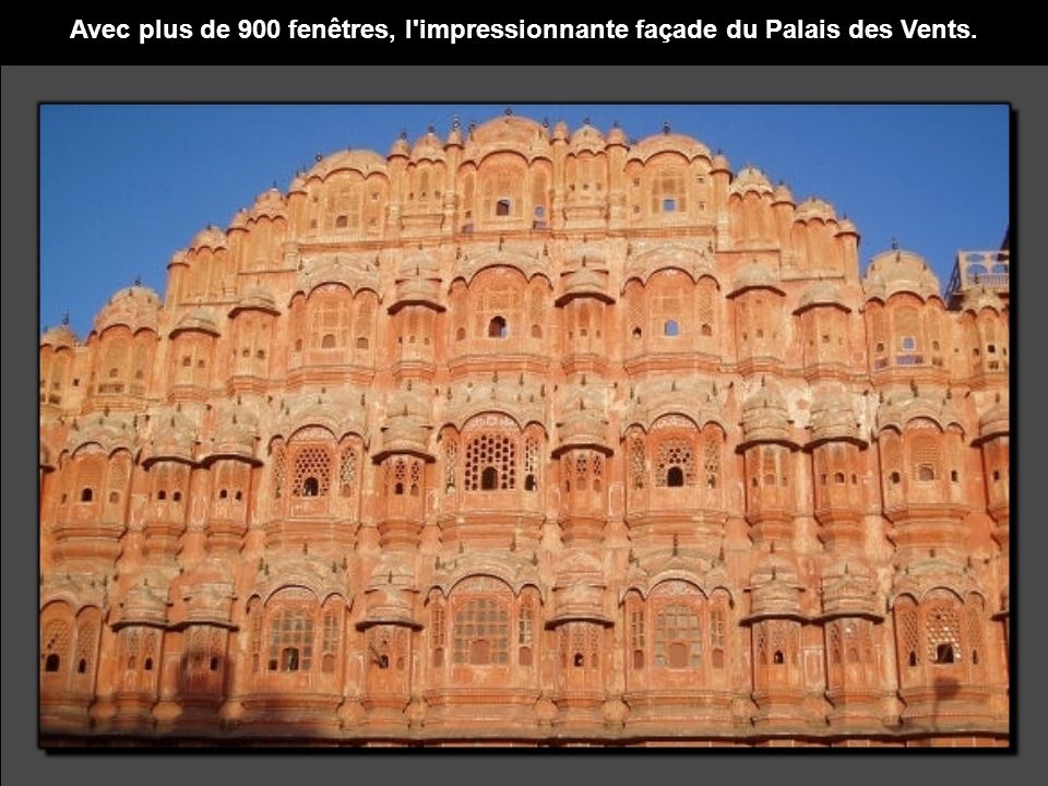 Avec plus de 900 fenêtres, l impressionnante façade du Palais des Vents.