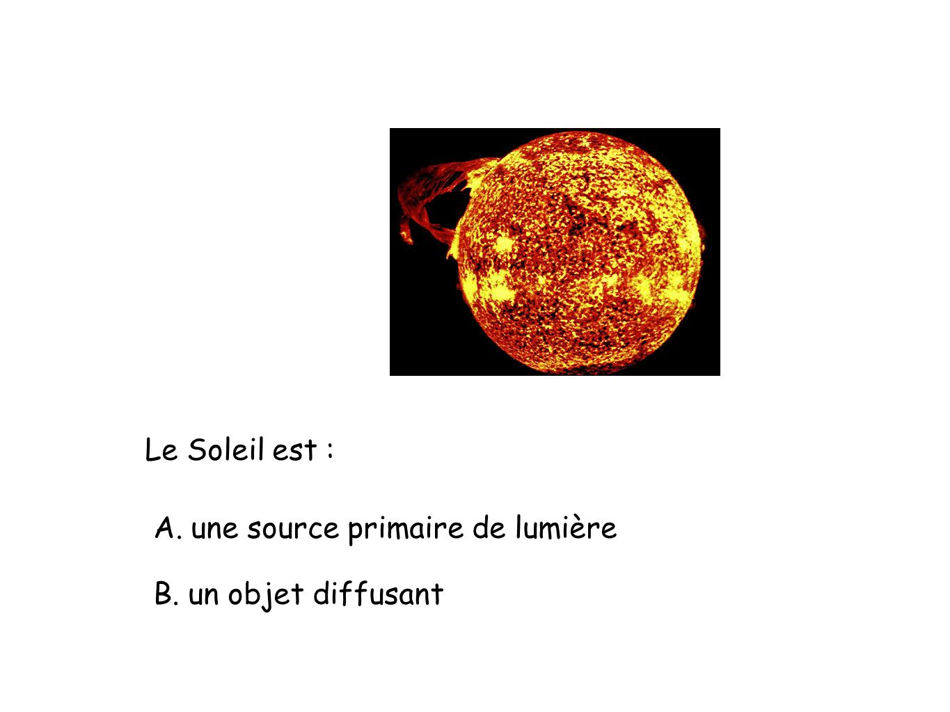 Le Soleil est : A. une source primaire de lumière B. un objet diffusant