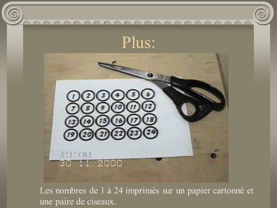 Plus: Les nombres de 1 à 24 imprimés sur un papier cartonné et une paire de ciseaux.