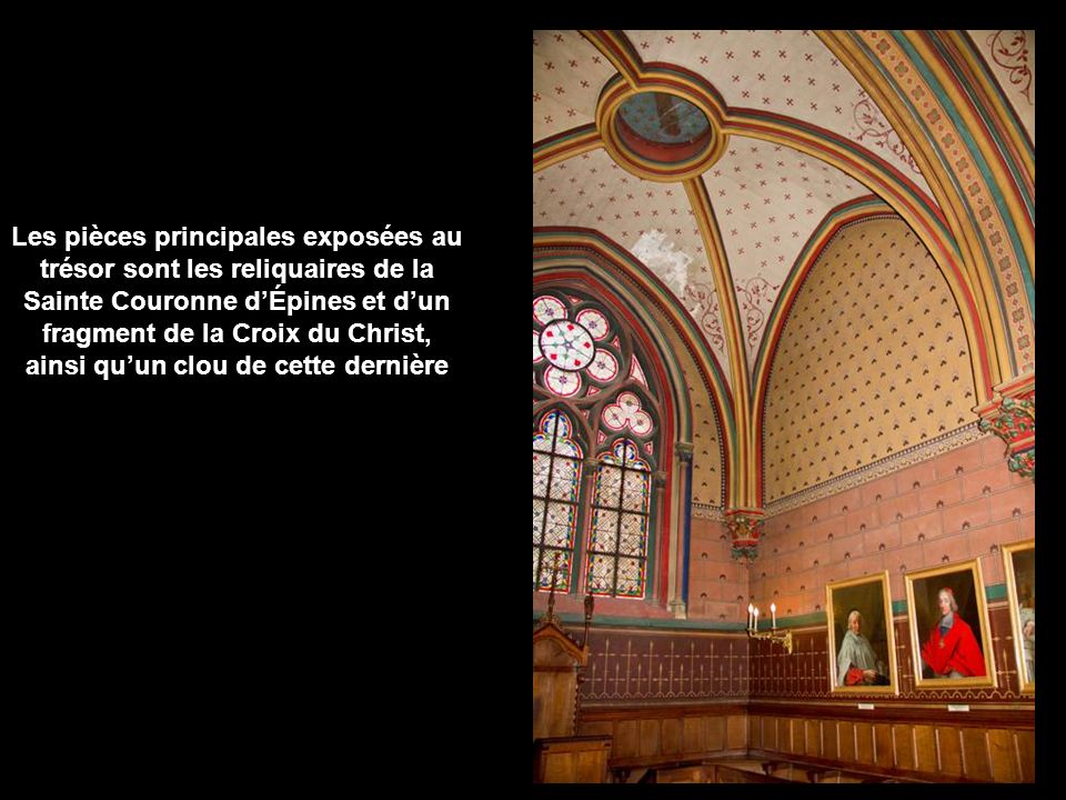 Le trésor de Notre-Dame de Paris Le trésor de Notre-Dame de Paris est exposé dans l immeuble néogothique de la Sacristie du Chapitre, construit au XIXe siècle par Viollet-le-Duc, et situé au sud du chœur de la cathédrale.