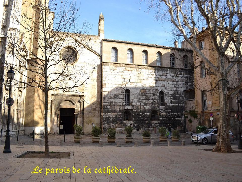 La cathédrale Saint-Sauveur.
