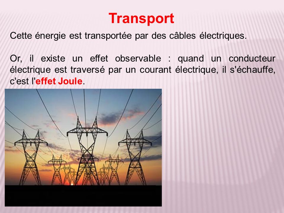Cette énergie est transportée par des câbles électriques.