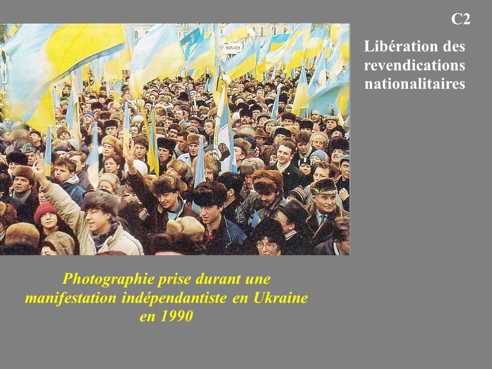 Photographie prise durant une manifestation indépendantiste en Ukraine en 1990 Libération des revendications nationalitaires C2