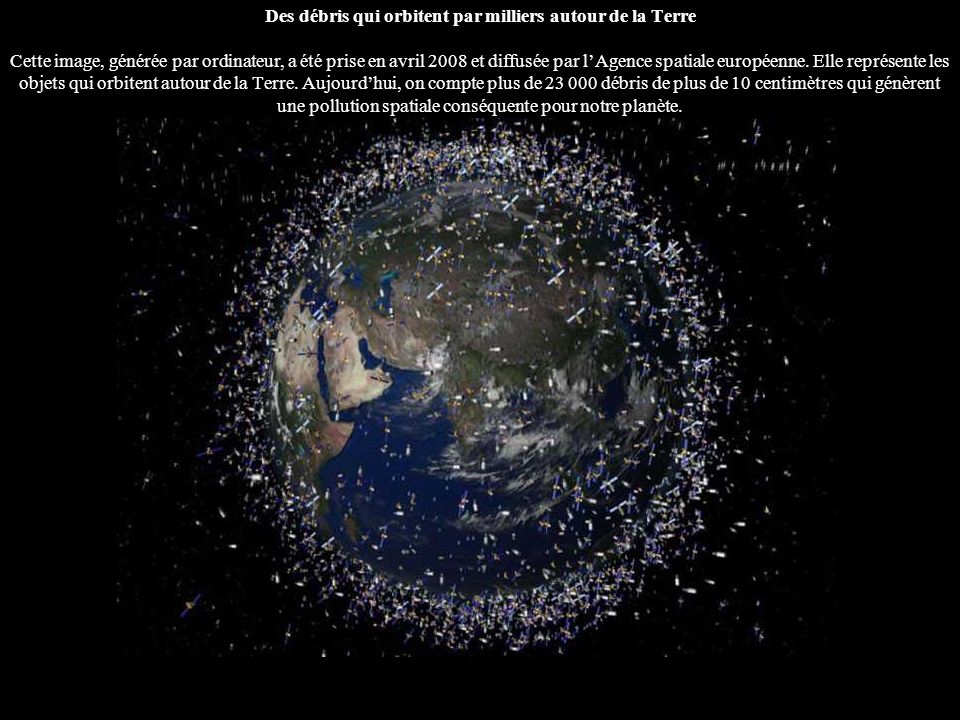 Des débris qui orbitent par milliers autour de la Terre Cette image, générée par ordinateur, a été prise en avril 2008 et diffusée par l’Agence spatiale européenne.
