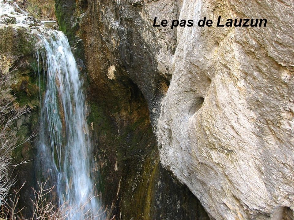 Grotte de la Rochecourbiére Lieu d’écriture de Mme de Sévignée ( Grignan )